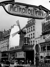 Paris Moulin Rouge Metro