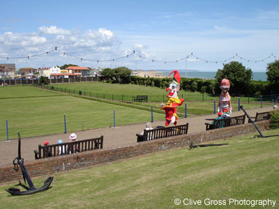 Giant Punch and Judy