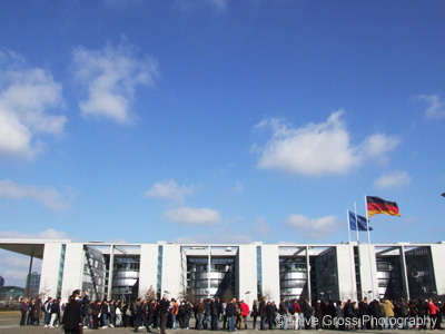 Queue for Reichstag Berlin