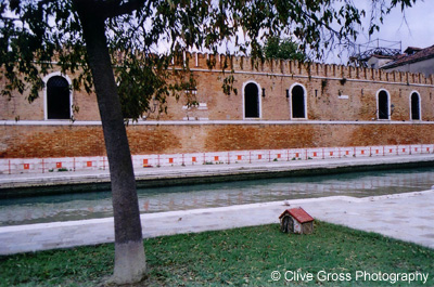 Venice dog house